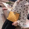ショルダーバッグのブランドデザイナーPUレザーモノクロファッションワンストラドルシンプルな女の子の財布旅行