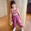 夏の女の子の服は花のキャミソールのトップ+緩い通気性ズボン2ピースの赤ちゃんキッズ服スーツ子供210625