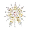 Spille con fiocco di neve invernale Spille Regalo di nozze di Natale Gioielli di lusso Spilla con corpetto di fiori con zirconi cubici gialli rosa