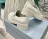 Designerklänningsskor Mjuk kohud Loafers Gummiplattform Sneakers Högkvalitativ fritidssko Svart lackläder Chunky Rund Head Toe Slip-on