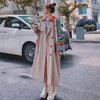 femmes de trench-coat de style britannique