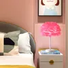 Feather Tafellampen Slaapkamer Bedlampjes Nordic Girl Netto Rood Armatuur Tafeldecoratie Warm Romantisch Werk Bureaulamp Deco Maison