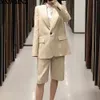 Casual Suits Vrouwen Blazer-Set Single Button Pocket Volledige Mouw Top Textured Casual Shorts Stylish Office Lady Coat Femme 210520