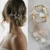 SLBRIDAL Handmade Ceram Flower Flowerwater Pearls Bridal Pin Свадебная наклейка Женщины Подружки невесты Ювелирные Изделия Аксессуары для волос