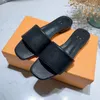 Paris Designer Brand Old Flowers Slipper Women Embossed Leather Flat Sliders Cowskin Clover Sandals Low Heel Slippers Luxurys Designers Shoes Top Quality