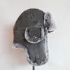 قبعات Berets Bomber القبعات الشتوية للرجال الدافئين روسي القبعة أوشانكا مع رفرف الأذن PU من الجلد الصياد