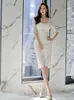 Högkvalitativ sommar Bodycon Lace Dress Kvinnor Hollow Out Se genom klänningar Ol Sheath Vestidos 210529