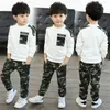 2pcs enfants sport vêtements ensembles garçons survêtement automne camouflage enfants hauts pantalons kit tenue adolescent garçons camouflage survêtement x0802