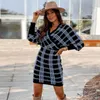 Casual Dresses Women 2022 Höst Vinter Plaid Strikkad Klänning Långärmad Sexig V-Neck Wrap Hip Short Sweater Kjol