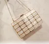 Golden Bag Kvinna 2022 Ny Crystal Diamond Dinner Bankett Holding One Shoulder Messenger Small Square Bag Trendy Fashion Clutch Bag 04