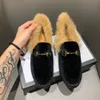 2021 Designer Äkta Läder Loafers Fur Furry Skor Luxury Buckle Slipper Mode Kvinnor Tofflor Casual Höst Vinter Mules Flats Nya Loafer Slip-On Broderi