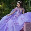 Eleganti abiti Quinceanera lavanda viola chiaro con mantella in pizzo con applicazioni di perline Corsetto Vestido De 15 Anos Gonna gonfia Sweet 16 D3401030