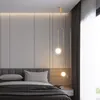 北欧のベッドルームベッドサイドレストランペンダントランプバーシンプルなリビングルーム背景壁導入クリエイティブガラスボール真鍮ランプ