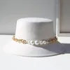 Baskar otvättbara eleganta kvinnor breda grim ull filt fedora hattar modeparty kvinnlig klänning hat pärla band dekor vit Delm22