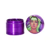 Partihandel Aluminiumlegering Lila Rökning Herb Grinder 50 * 43 mm 4 stycke med mix logotypmönster metall tobaks slipmaskiner rökrör