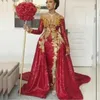 Burgundy Overskirts Evening Dresses Afrikanska Fullständiga Ärmar V Nacke Guld Lace Appliques Plus Storlek Prom Dress Arabic Dubai Robe de Soirée