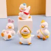 Mini pato amarelo figuras dos desenhos animados decoração de carro resina artesanato azul pó azul unicórnio mesa balanço brinquedo casa presente