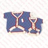 Blauer Buchstabe Haustiermantel Strickpullover V-Ausschnitt Haustiere Strickjacke Hundebekleidung Schnauzer Teddy Hunde Pullover Kleidung