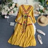 Neploe Indie Folk Robe de broderie de fleurs lourdes Femmes V Col Flare Manches longues Longue Robe Taille haute Robes de cordon 1D368 210423