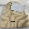 Kış Kasketleri Unisex Cham Örme Şapka Trendy Mektup Tasarımcısı Kafatası Kapaklar Boonet Katı Renk Tığ Şapka Tıknaz Örgü Kap Açık Beanie Giymek Rahat