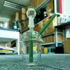 Mini Glass Bongs Hookahs DAB Rigs 14mm Kvinna Joint med Freebowl Små Bubbler Vattenrör