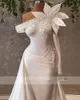 Elegant vit en axel plus storlek bröllopsklänning veck med pärlor blommor stil brud party klänningar vestido de fiesta boda