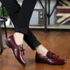 Wholesale Men's Dress Shoes Fashion Loafers Luxurys Designers Black Brown Red Leather Men Sports Flat Sneakers Trainers