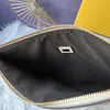 クラッチバッグフラップウォレットハンドバッグ高品質の女性財布ハンドバッグエンボスレター本革ハードウェアプレスプレススタッド267T