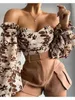 Moda Euro Off Ombro Elegante Tops Camisa Floral para Womens Ruffled Assimétrico Color Sólido Suff Manga Senhoras Blusas Top