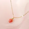 Подвесные ожерелья Клубничное ожерелье Женское сокращение Sen - это чистая и свежая дизайн чувства ключицы.