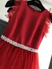 Abiti da ragazza di fiori carini A-Line Girocollo Tulle Sweep Train Abito da prima comunione rosso scuro per bambina Fiori a mano Zip senza maniche