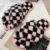 2021 Home Kobiety Futro Kapcie Moda Lattice Design Indoor Płaskie Buty Sypialnia Miękkie antypoślizgowe Dorywczo Woman Slippers Y1120