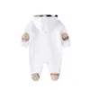 Baby Romper 2021 Wiosna Jesień Wysokiej Jakości Biała Kapturem Boys Bawełniane Noworodka Kombinezon Moda Dla Dzieci Odzież Dziewczyny Kids Designer Urocze kombinezony niemowląt