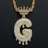 26 Waterdruppel Engelse initiële kroon ketting bling sieraden se kubieke zirconia 18k gouden letter diamant hanger hiphop kettingen voor 8008581