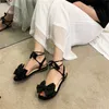Cootelili Femmes Sandales d'été Bow décoration Appartements Chaussures de mode Nouvelle lacet de lacet de la place UP Y0721