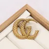 Marque de luxe Designer Lettres Broches Célèbre Lettre Pins Gland Perle Broche Strass Costume Broche Bijoux Accessoires