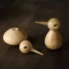 Regalo creativo de pájaro con pico de púas de decoración de madera maciza hecha a mano pura en Dinamarca nórdica marioneta tallada suave Deco 211108