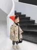 秋の韓国風ファッション男の子大い塹壕ジャケット子供の緩い縞模様のパッチワークロングコート子供の衣服210508