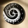 Elegante piano sleutels zwart en wit moderne muur klok muziek notities golf ronde muziek toetsenbord wandklok muziek minnaar pianist cadeau 210325