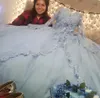 Princess Ice Blue Tulle Plus Size Ball Gown Quinceanera Dresses Pärled Sheer Long Sleeve Lace Applique Party Prom debutante 15 SWE315M
