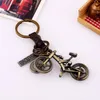 Keychains Punk Vintage Bike Bicycle Keychain Echt lederen Key Chain Car Auto Bag Holder Keyring voor mannen Dames Paarcadeau 2023 Forb22