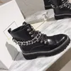 Stivaletti da combattimento alla caviglia in vernice nera Accenti stivale tondo Fibbia a punta Stivaletti Martin scarpe di marca di designer di lusso per calzature da donna