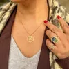 デザイナーのネックレスの高級ジュエリー中空六角形のイニシャル女性ステンレス鋼のゴールドチェーンA-Z文字アルファベットペンダント女性ギフト