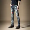 Jeune en denim masculin gratuit d'automne brodé Pantalon mince Pantalon Mode Hip-Hop Rock Pantalon Casual 73% Coton 210723