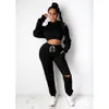 Active Wear Sporty Jogging Suit pour femmes Tenues décontractées Off épaule à manches longues Sweat à capuche + trou Sweatpant 2 pièces Ensembles 210525