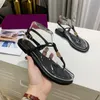 2021 Lyxiga Mode Kvinnor Sandaler Slides Tofflor Striped Foot Straps Sexig Sommar Ladies Flat Sandal Designer Kvinna Öppna Toe Sko med låda