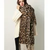 女性用の冬の厚いスカーフのデザインタッセルレディショールズアンドラップアニマルヒョウ柄プリントカシミアスカーフパシュミナファウルドQ0828