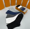 Bordado de letras Calcetines para hombre Diseñador de moda Hombres Mujeres Medias Caja de 5 pares Calcetín deportivo informal de alta calidad 2 estilos opcionales