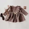 Wholesale Spring Baby Girl Dress Långärmad Solid Färg Ruffles Gullig stil Barnkläder E0718 210610