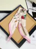 Hoge kwaliteit Klassieke sjaal bedrukte alfabet sjaals luxe zijde twill vierkante sjaals voor dames 5353cm3705064